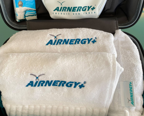 AIRNERGY Little Atmos and accessories in suitcase