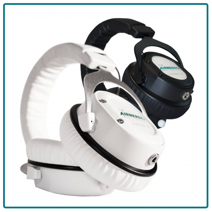 AIRNERGY Stream HS schwarz und weiß Composition